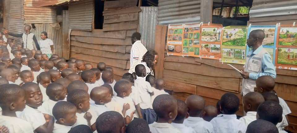 COSAWOH aide les élèves de Bagira et Kabare à échapper aux Restes Explosifs de Guerre (REG)